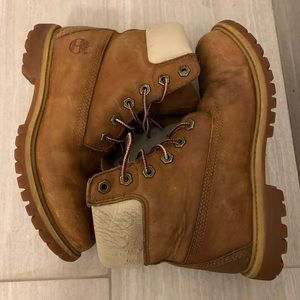 Timberland Women’s Classic Premium 6 Leather Boots Work Shoes White Tan Lug Sole